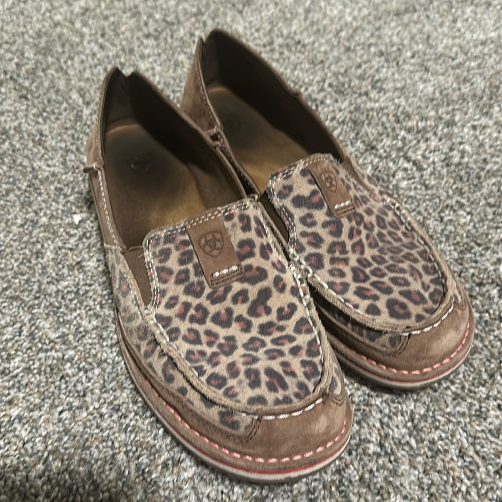 Ariat cruisers slip on shoes